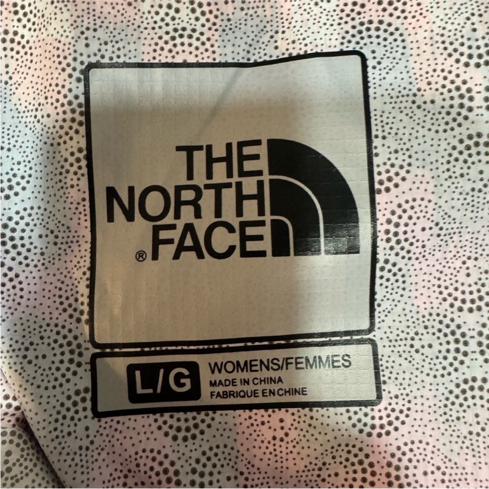 The North Face Hyvent 2.5L Women’s Rain Jacket In A Vibrant Aztec Print NWOT - Picture 2 of 12